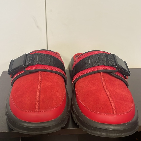 New red UGG slippers. Perfect for gift or to wear at the holidays. Comfy. Warm - Picture 7 of 10